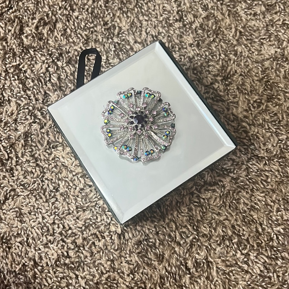 Small Jewelry box with flower on top!